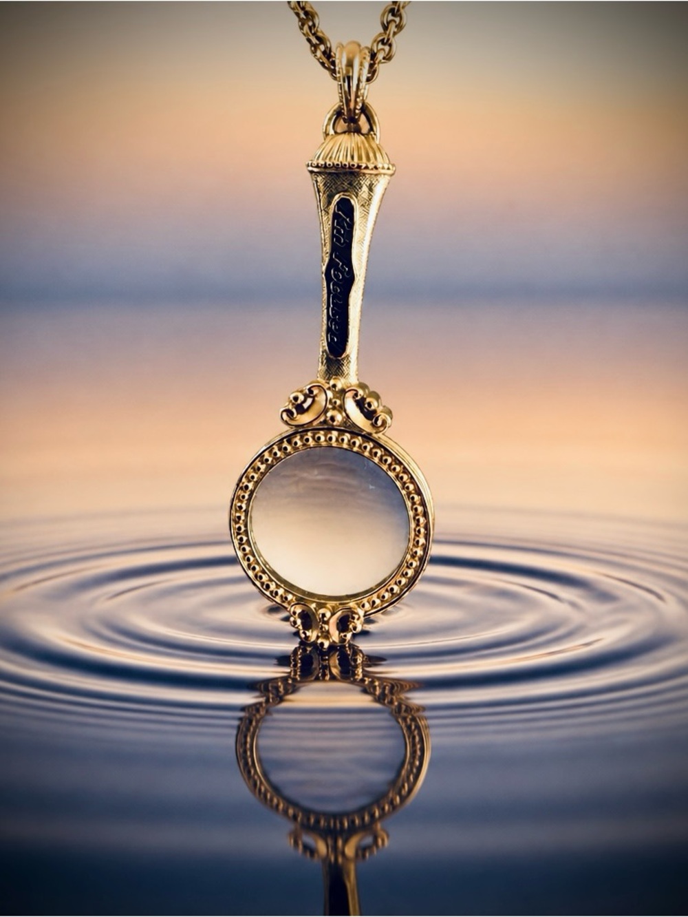 Vintage Ornate Heavy Gold "I'm Focused" Magnifying Glass Pendant Necklace ✨